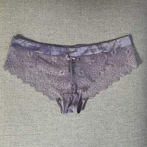 Elle Macpherson Intimates lavender lace panty in medium.